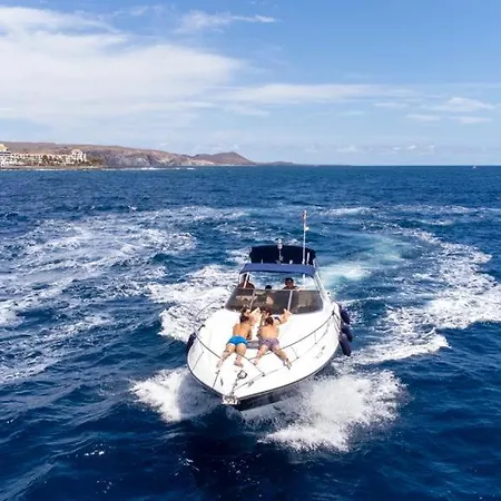 Daniela's Ship Botel